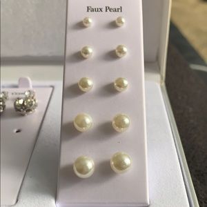 🎀Faux Pearl Earrings🎀